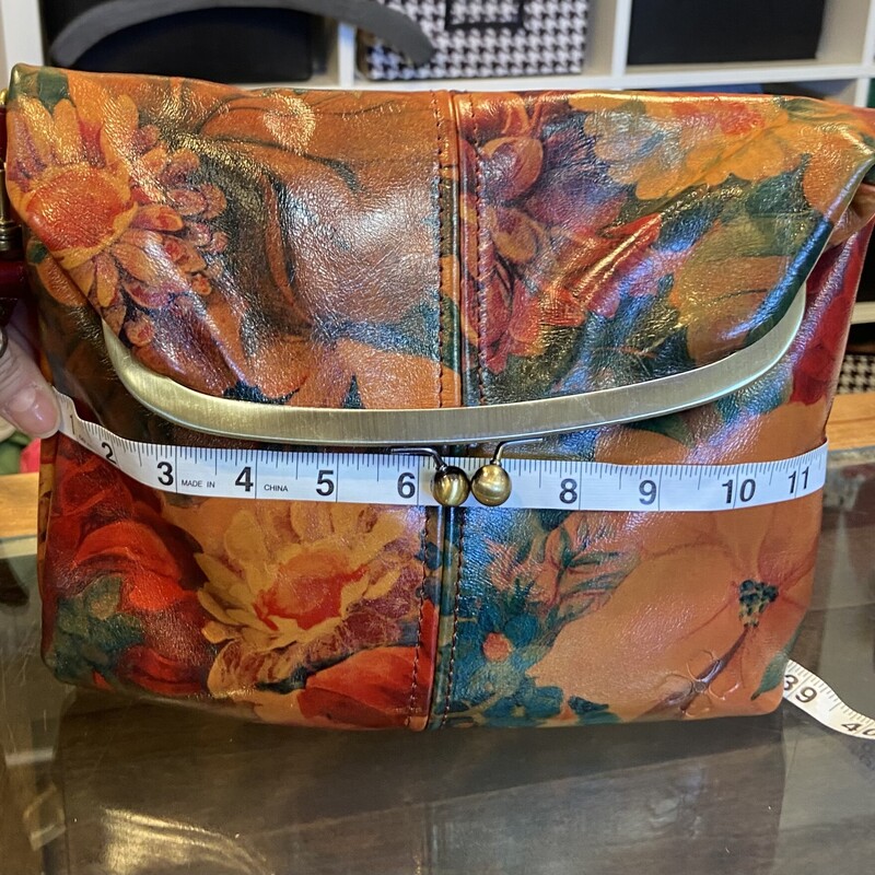 NWT Brw/Gn Flrl Crssbody<br />
Br/R/Gn<br />
Size: R $229