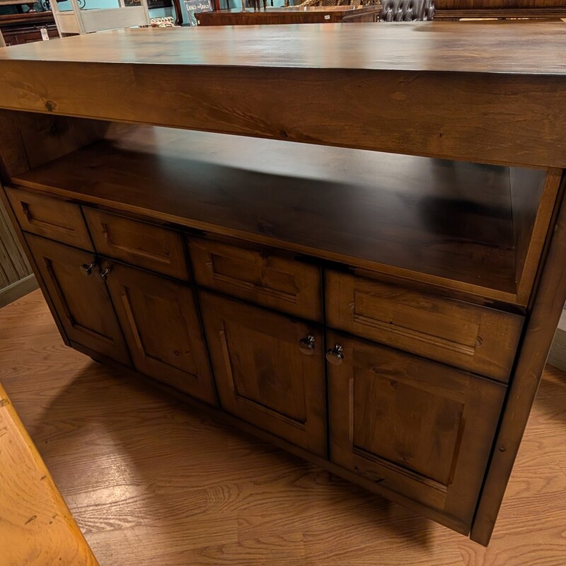 Double Sided Island on Wheels, Draw/cab, 2 Pull Out Cutting Boards<br />
54 x 24 x 44.25h