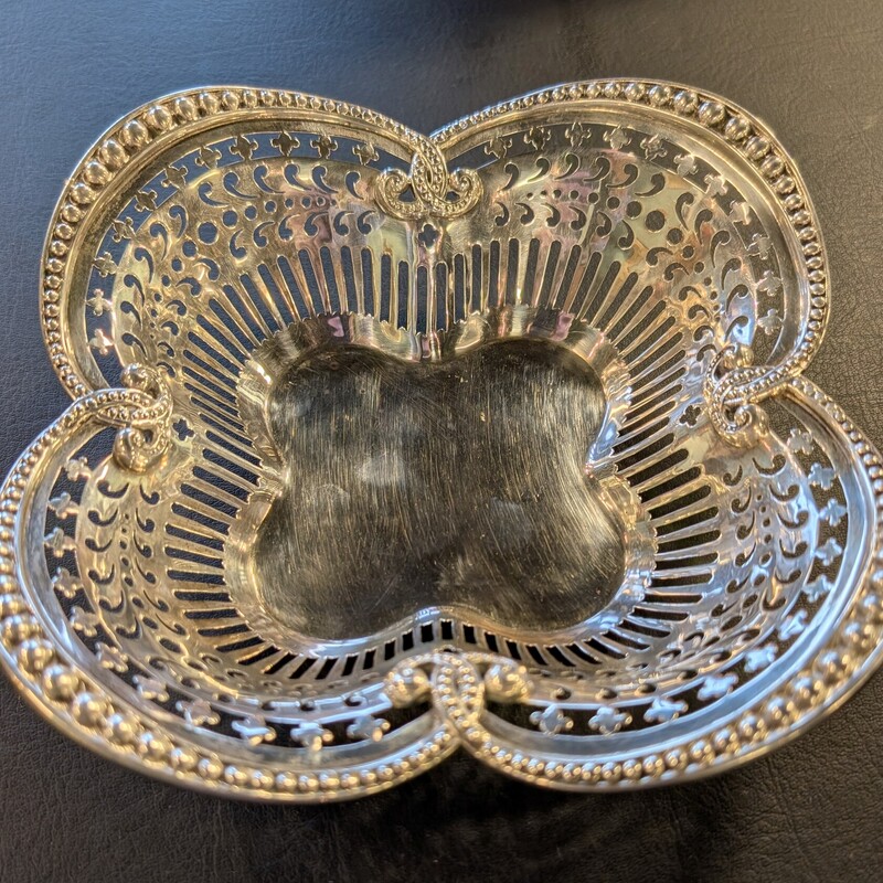 Sterling Candy Bowl 8.8
6.75 x 6.75 x 2h