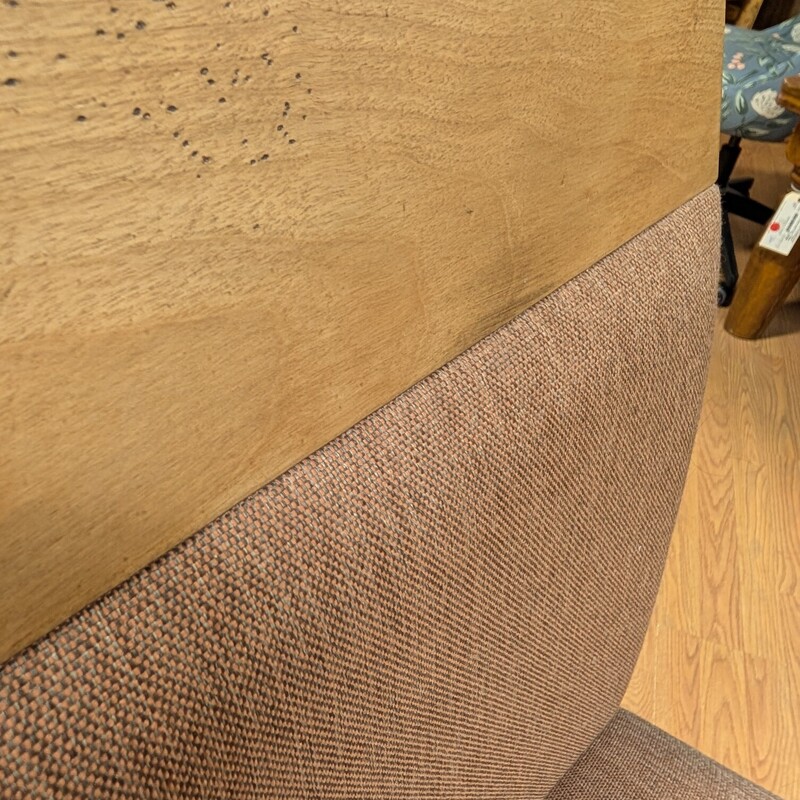 Bermex Casual Return Swivel, Wood, Fabric<br />
19 x 19 x 41h<br />
Seat Height 25.5h