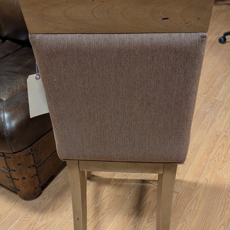 Bermex Casual Return Swivel, Wood, Fabric<br />
19 x 19 x 41h<br />
Seat Height 25.5h