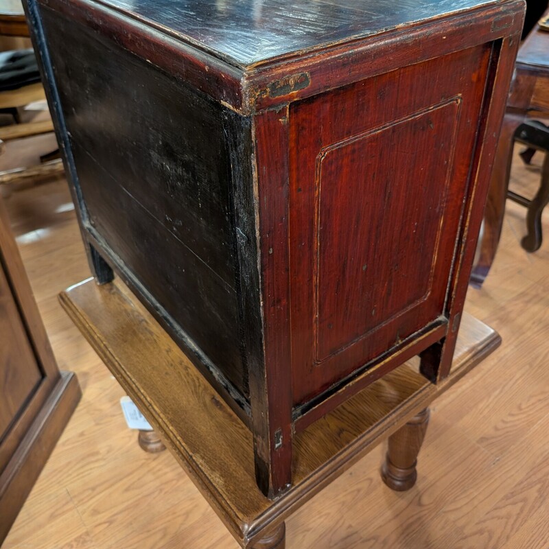 Antique Chinese 2 Door, Qing Dynasty Lacquer<br />
24 x 14.5 x 24h