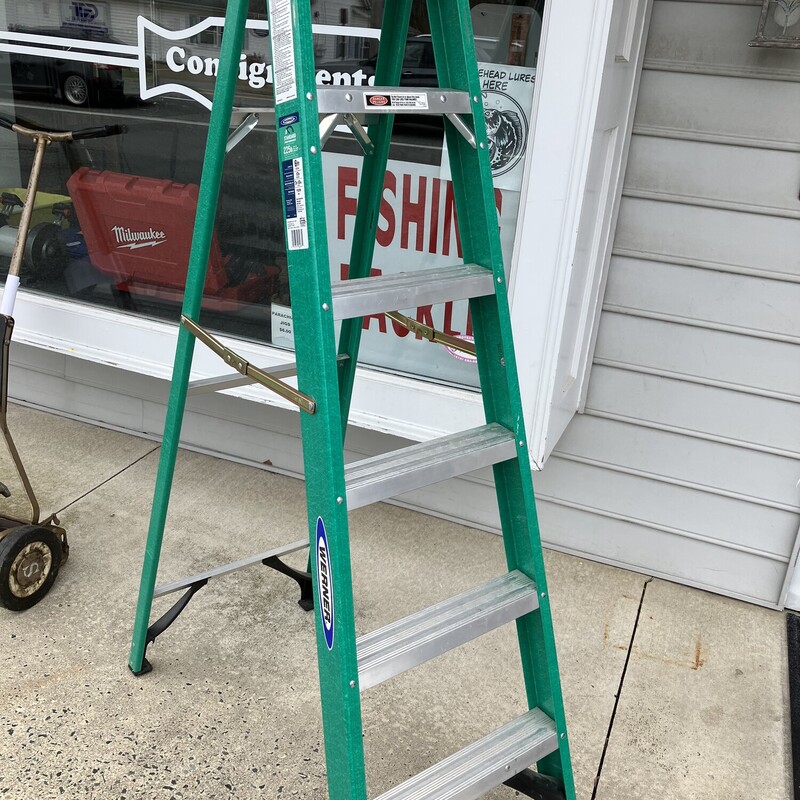 Fiberglass Step Ladder
