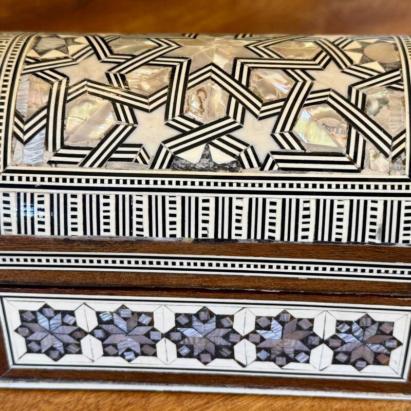 Jewelry Box MOP Inlay, Hinged, Size: 5x4x4
