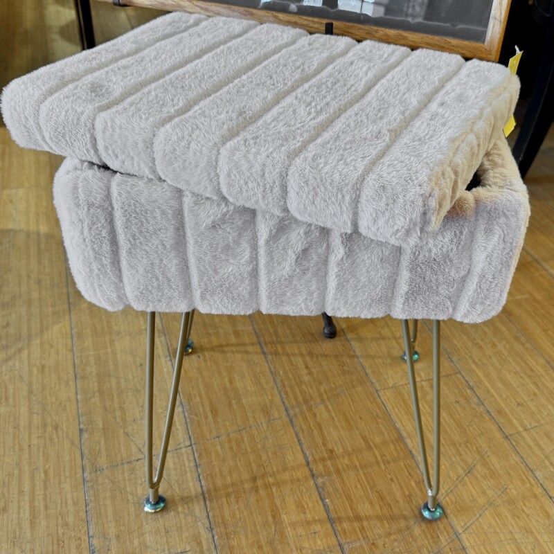 Stool With Storage Fluffy