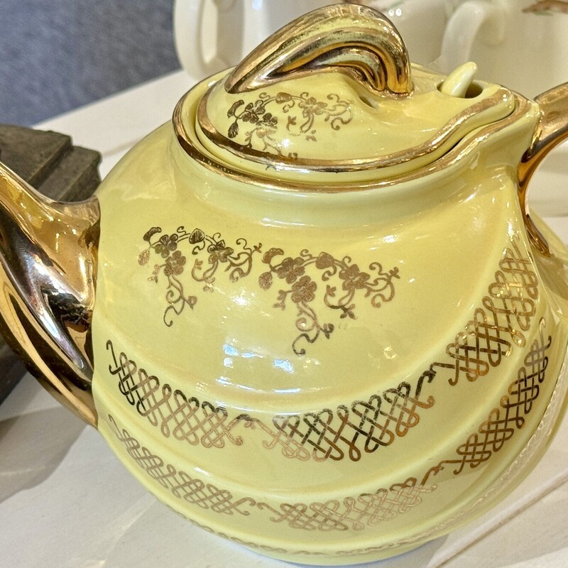 Teapot Hall Vintage
