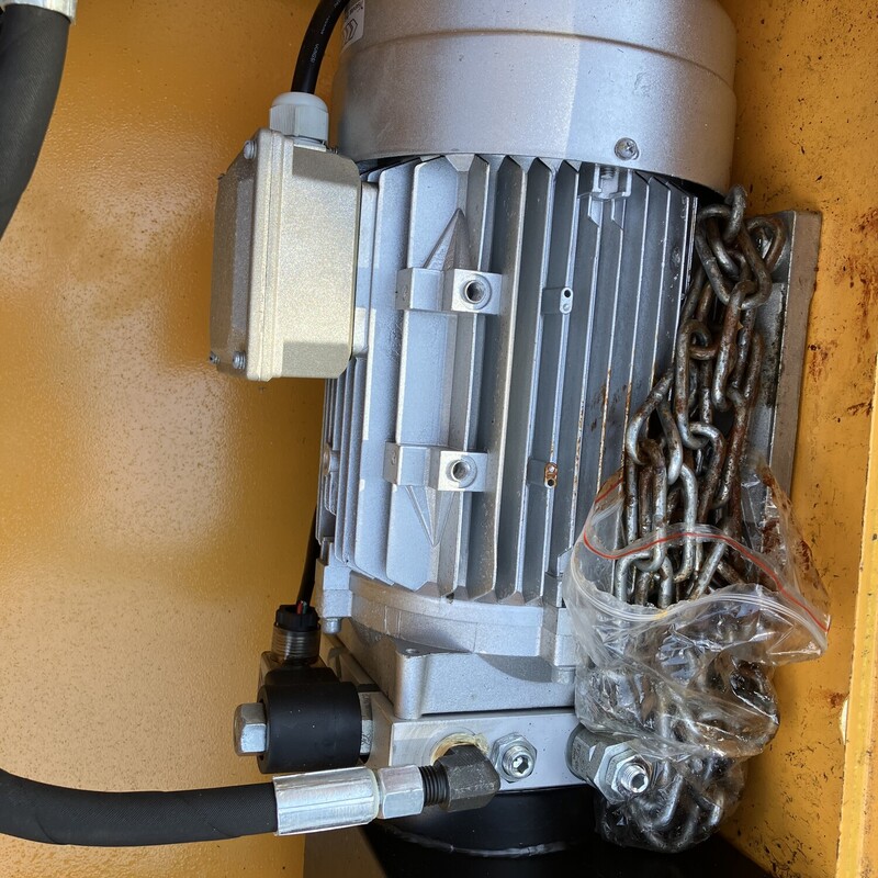 Hydraulic Dock Lift<br />
Lift Has Never Been Installed or Used<br />
<br />
Deck Size: 4ftx8ft (approx)<br />
Lift Height:6ft (approx)<br />
<br />
Motor Specs: 380V 4A 50Hz 1430RPM<br />
<br />
Note: Lift is stored off site and can be brought to our store for pickup OR local delivery can be arranged with the consignor.  Consignor lives in Bel Air MD