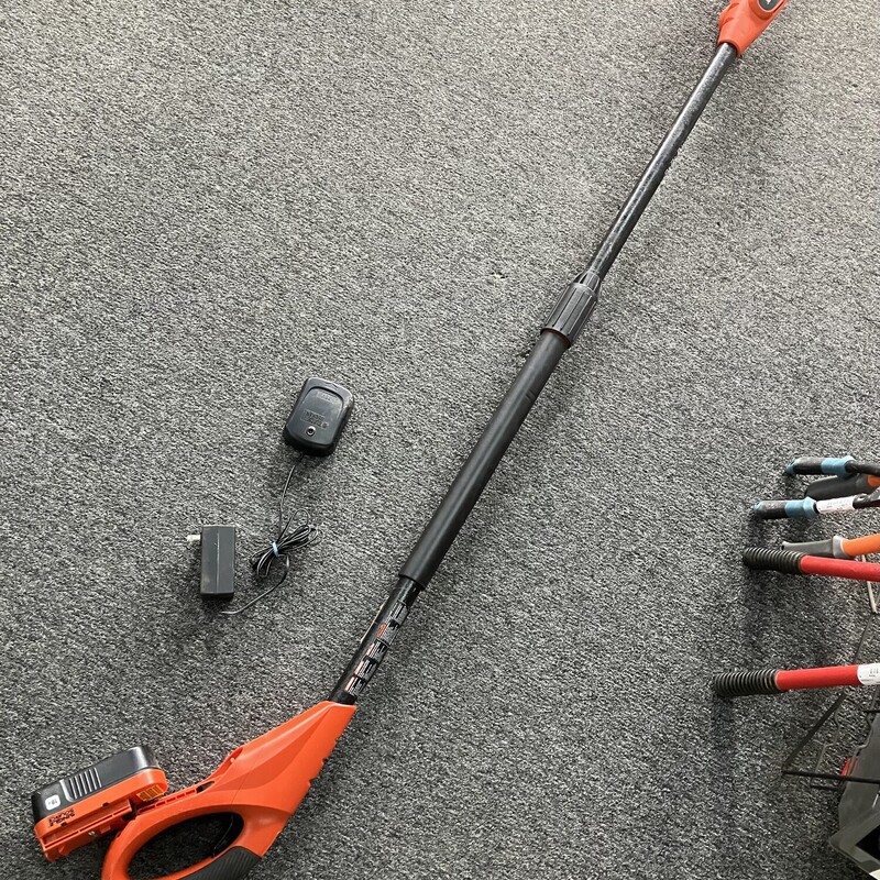 Pole Saw Black & Decker 18V
with Battery and Charger