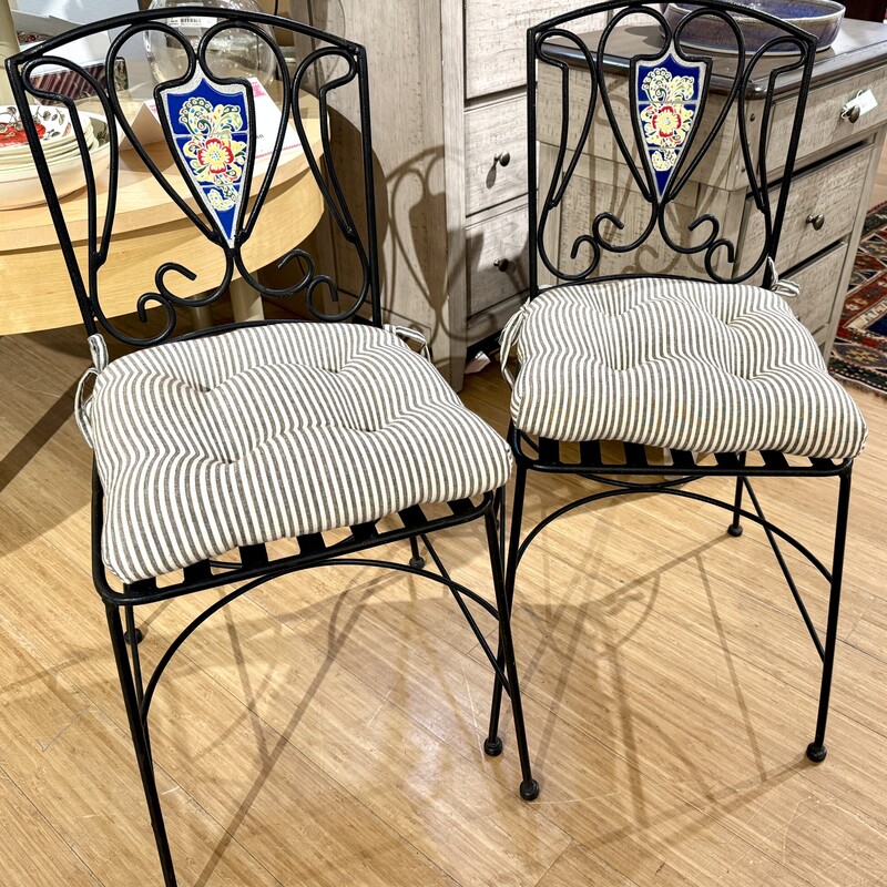 Chairs/Cushions