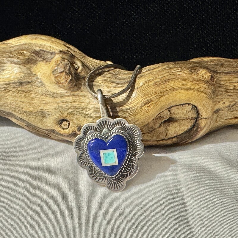 NE925inlaidheart2side