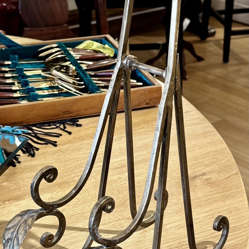 Easel/Display Leaf Scroll