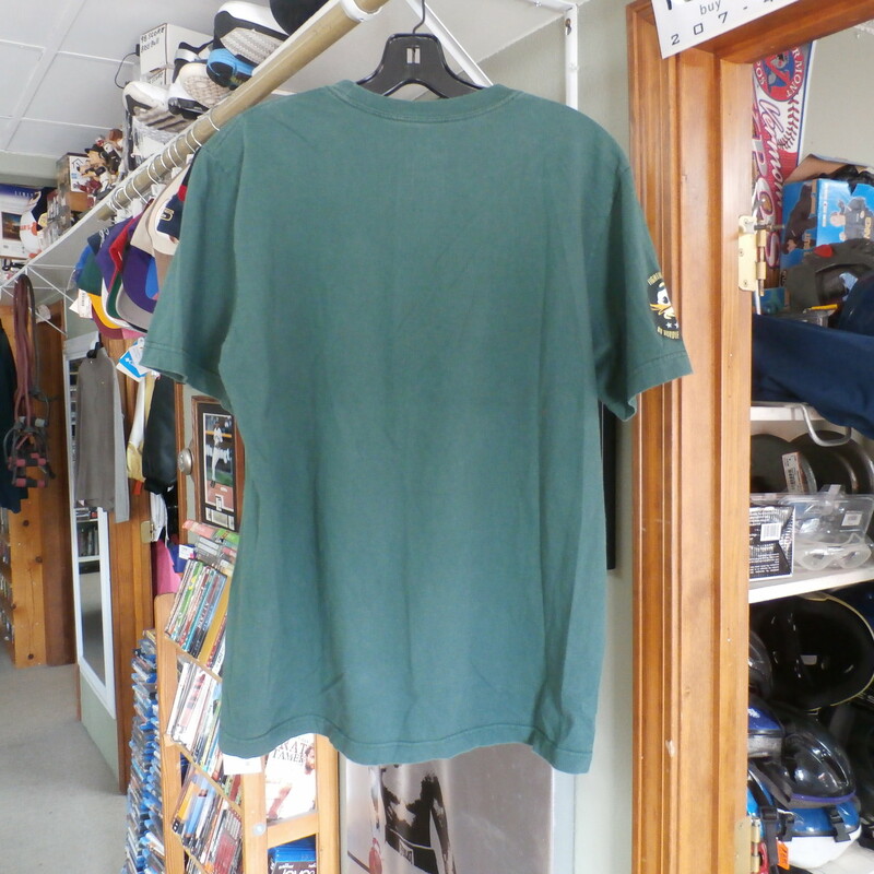 Green Oregon Mighty Ducks Short Sleeve Nike T-shirt # 17014<br />
Rating: (see below)- 3- Good condition<br />
Team: Oregon Mighty Ducks<br />
Player: n/a<br />
Brand: Nike<br />
Size: Medium- Men's(Measured Flat: Across chest 19.5\"; Length 26.5\")<br />
Measured flat: under arm to under arm; top of shoulder to the hem<br />
Color:  Green<br />
Material: - 100% Cotton<br />
Style: Short Sleeve<br />
Condition: -   3- Good condition,Good condition: wrinkled; material looks and feels great; some pilling; some loose threads along bottom of shirt; No rips or holes;(SEE PHOTOS).<br />
Shipping: $3.37<br />
Item # 17014