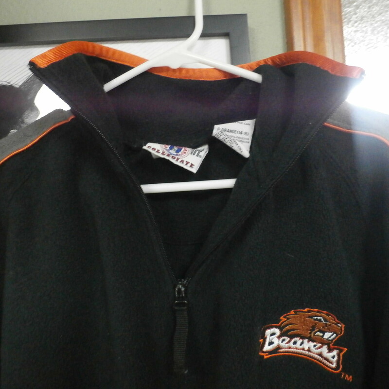 Genuine Stuff Collegiate oregon state beavers black Large 14-16 YOUTH #17030<br />
Rating:   (see below) 3- Good Condition<br />
Team:Oregon State Beavers<br />
Player: Team<br />
Brand: Genuine Stuff Collegiate<br />
Size: Large 14-16 - YOUTH (Measured Flat: Across chest 21.5\", length 27\")<br />
Measured flat: armpit to armpit; top of shoulder to the hem<br />
Color: Black<br />
Style: Fleece jacket<br />
Material: 100% Polyester<br />
Condition: - 3- Good Condition - Wrinkled; Slightly faded; minor pilling; fuzz on material; collar slightly misshapen<br />
Item #: 17030<br />
Shipping: $6.35