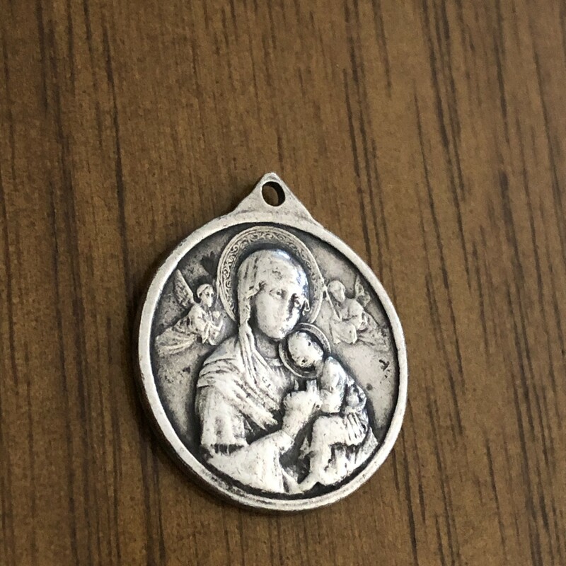 Joannnes XXIII Pontifex Max silver religious Medal. The pope is on one side with Mary ,Baby Jesus & 2 angels on the other. Good vintage condition with just the right amount of aged patina.