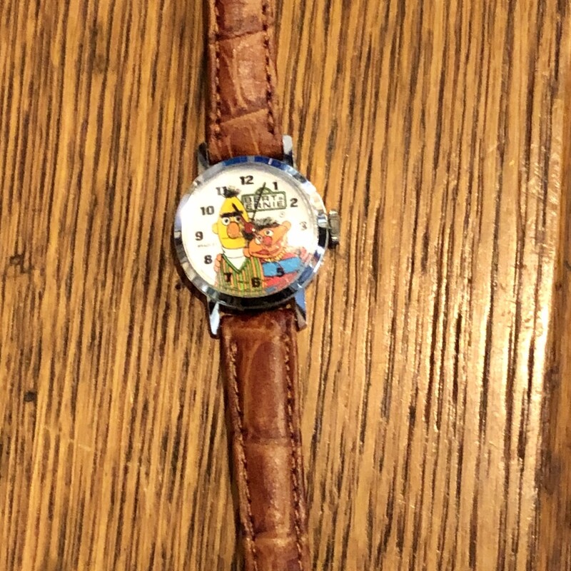 Vintage Bradley Bert & Ernie Swiss Movement Wind-up Watch C.1970s, Size: 25.3mm. Seems to be running well. In nice used condition.<br />
Ships priority mail or can pick up in store.