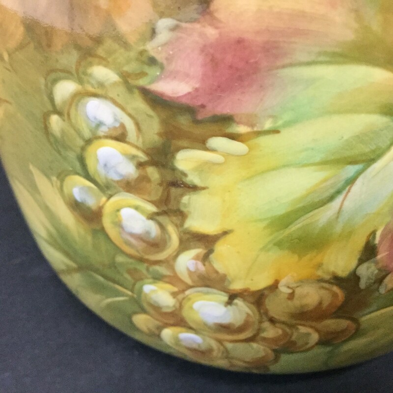 Beautiful hand painted biscuit jar. Purple and green grapes adorn this lovely condition jar.