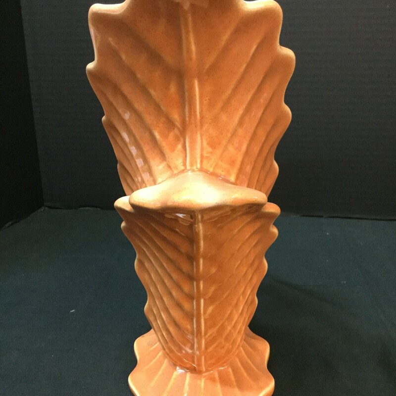 Beautiful sunset orange crustacean vase. Very nice condition!