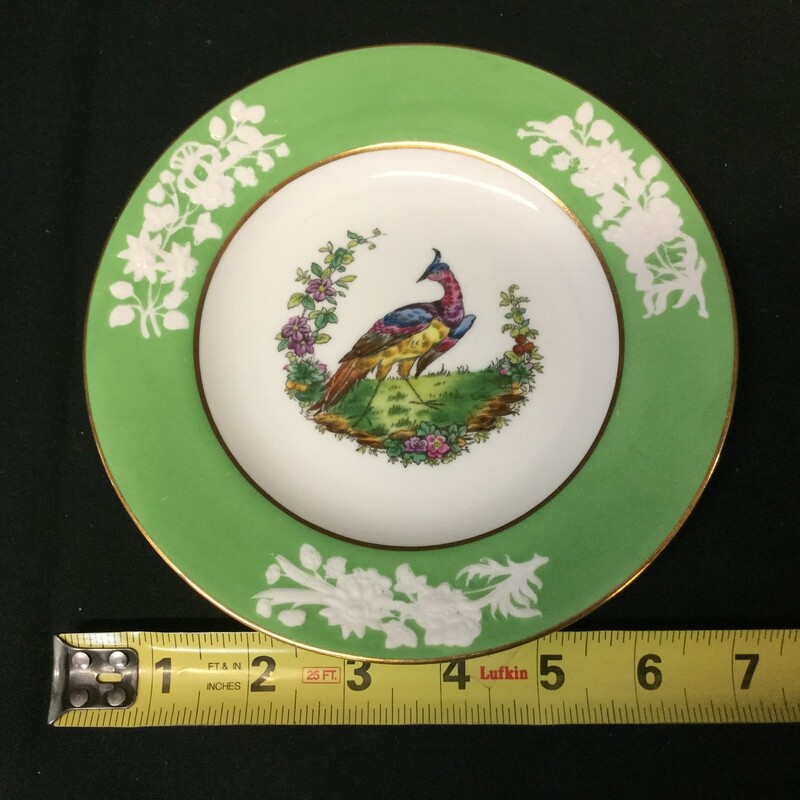 Spode plate with Chelsea bird. No chips; good condition!