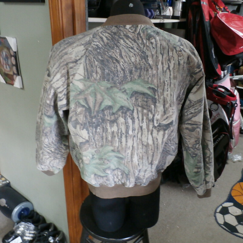 Rattlers men's camo snap up jacket green size Large 100% Cotton #20484
Rating: (see below) 4 - Fair Condition
Team: n/a
Player:  n/a
Brand: Rattlers Brand
Size : Large- men's ( Measures Chest 23\" ; Length 24\") armpit to armpit; shoulder to hem
Color: Green - Camouflage
Style: snap front; basic jacket
Material: 100% Cotton
Condition: 4 - Fair Condition - wrinkled; light pilling and fuzz; slightly stretched from wear and wash; the material has a worn look to it; this jacket has probably shrunk from washing because it looks small; noticeable discoloration and fading; feels course to the touch; ribbing at sleeve ends, neck, sleeve ends are stretched out, faded and worn a little bit
Item #: 20484
Shipping: FREE
