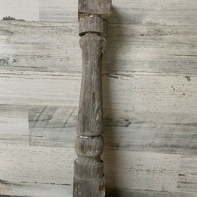 Vintage balusters, rail spindles, rustic, shabby chic, chippy paint. Perfect for any project indoor or outdoor.
Measures approx., 18'' long, 2 1/2'' x 2 1/2'' top and bottom.
Please make sure to look at all the pictures for a closer visual and item condition.
Thank you so much for your business!