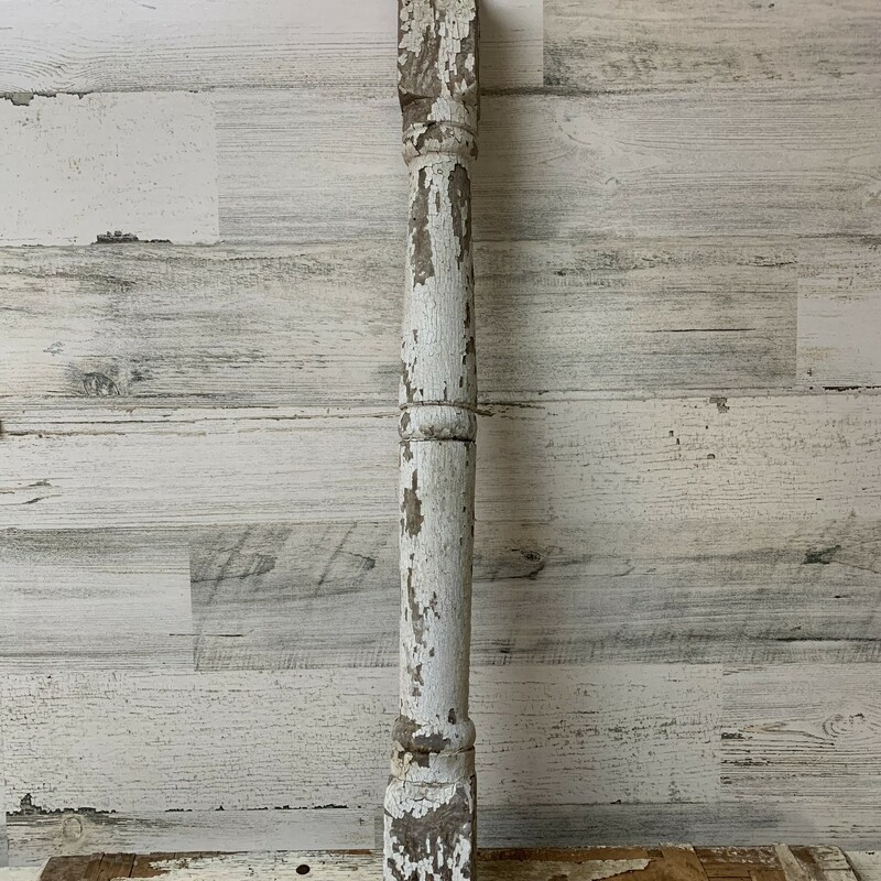 Rustic, shabby chic, chippy paint wooden spindles, balusters, salvage wood. Perfect for any project indoor or outdoor, building, decorating.
Measures approx., 24'' long, 2'' x 2'' top and bottom.
Please make sure to look at all the pictures for a closer visual and item condition.

Thank you so much for your business!