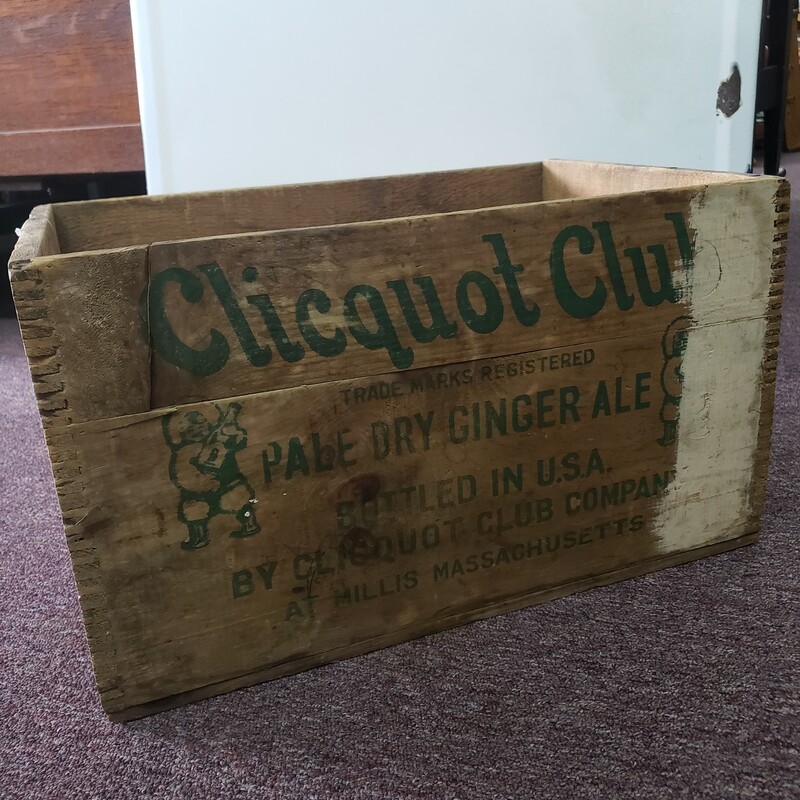 Vintage Clicquot Club Crate, Wood, Size: 12x18x10<br />
Hard to find Pale Dry Ginger Ale Crate, Holds 2 Dozen 15 1/2 oz bottles<br />
Contact store for shipping