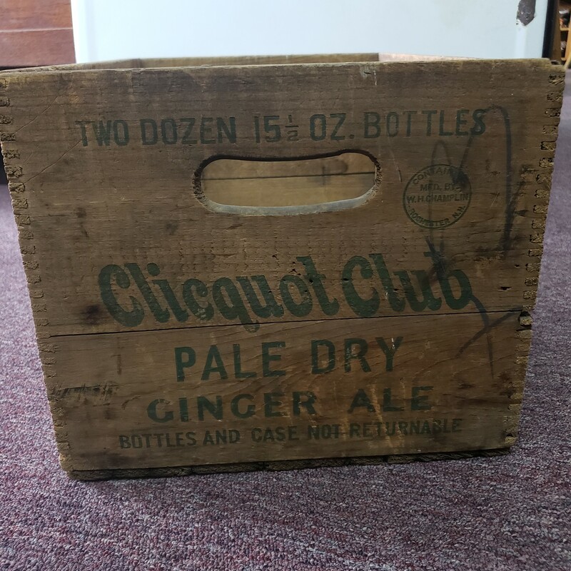 Vintage Clicquot Club Crate, Wood, Size: 12x18x10<br />
Hard to find Pale Dry Ginger Ale Crate, Holds 2 Dozen 15 1/2 oz bottles<br />
Contact store for shipping