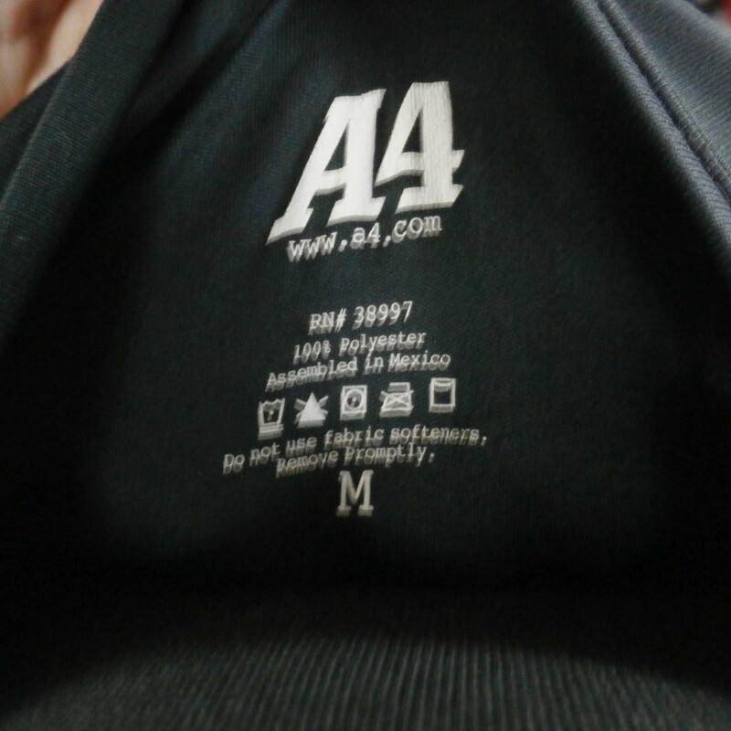 A4 \"Pushing The Limit\" T-shirt black size medium 100% polyester #22010
Rating: (see below) 3- Good Condition
Team: n/a
Player: n/a
Brand: A4
Size : Men's Medium- (Measures Chest 20\" ; Length 26\") armpit to armpit; shoulder to hem
Color: black
Style: short sleeve; screen printed
Material: 100% polyester
Condition: 3- Good Condition; wrinkled; some pilling and fuzz; material is stretched and worn from wearing and washing; no rips, stains, or tears; material feels good; screen printing is somewhat faded and cracked (see photos)
Item #: 22010
Shipping: FREE