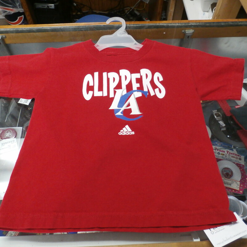 Los Angeles Clippers YOUTH shirt red Adidas size M (5/6) 100% cotton #22807<br />
Rating: (see below) 2- Great Condition<br />
Team: LA Clippers<br />
Player: Team<br />
Brand: Adidas<br />
Size: Boy's Medium 5/6- (Measured Flat: chest 14\", length 17\")<br />
Color: red<br />
Style: short sleeve; screen printed<br />
Material: 100% cotton<br />
Condition: 2- Great Condition; wrinkled; some pilling and fuzz; material is stretched and worn from wearing and washing; some discoloration and fading; no rips or tears; screen printing looks fresh and new; no stains (see photos)<br />
Item #: 22807<br />
Shipping: FREE