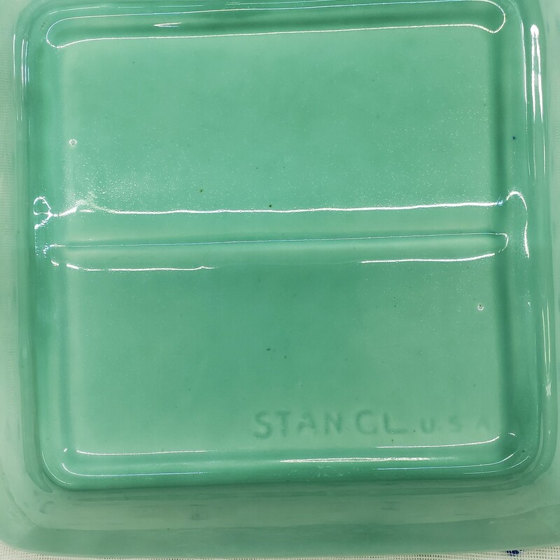 Vintage Stangl USA  Divided Dish, Green, Size: 7.5 X 8
Excellent condition!
