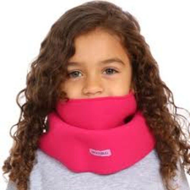 Adjustable Scarf, Black, Size: One Size<br />
<br />
Made in Canada<br />
Warm Fleece Material<br />
Daycare Friendly Design<br />
One Size – Really Does Fit All!