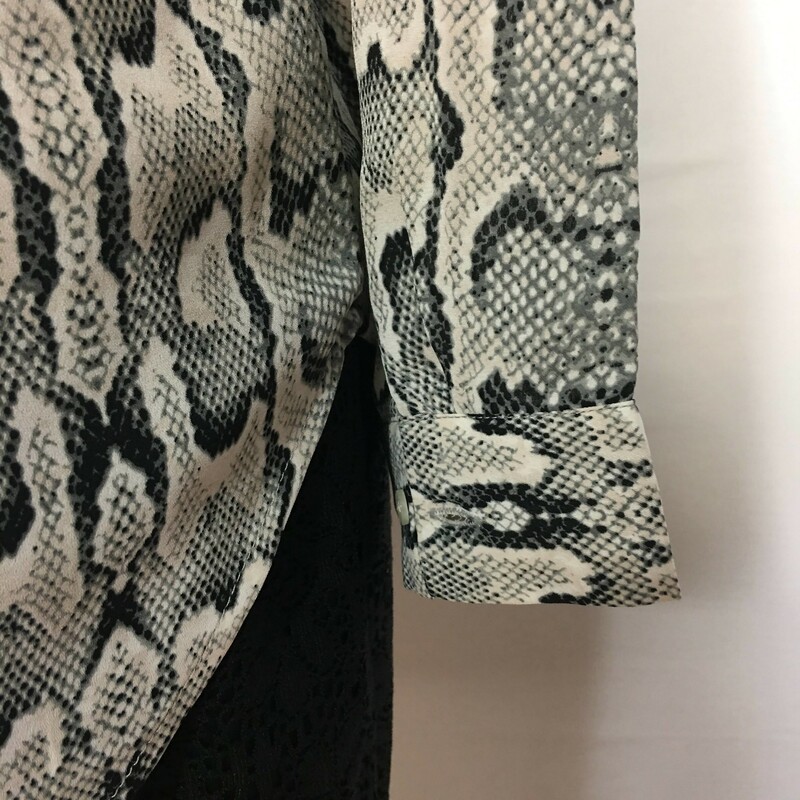 107-029 Fylo, Snakeski, Size: Small Snakeskin Pattern Button-Up Shirt 100% Polyesther