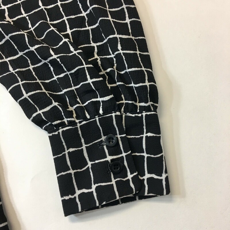 100-284 No Tags, Black, Size: Large Long sleeve black blouse w/ white pattern