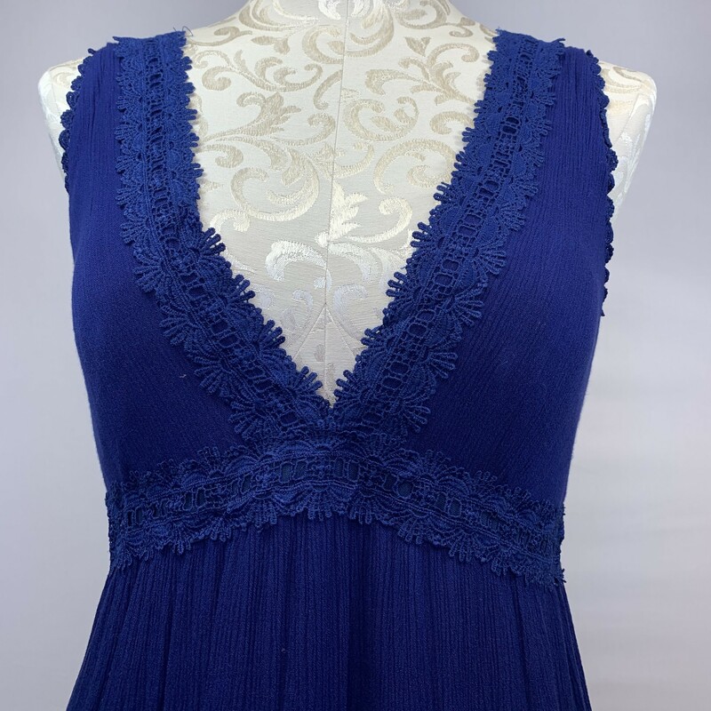 115-073 Dina Be, Blue, Size: Medium blue dress with ruffles and flower lace around it 100% rayon  good condition