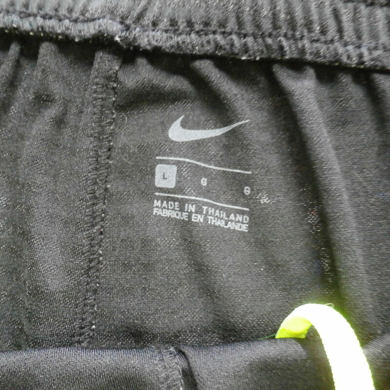 Nike Men's Basketball Shorts Size Size Large Black and Yellow Polyester #23965<br />
Rating: (see below) 3 - Good Condition<br />
Team: N/A<br />
Player:  N/A<br />
Brand: Nike<br />
Size: Men's - Large( Measures: Waist 15\" ; Length 22\"; inseam 10.5\")<br />
Color: Black<br />
Style: basketball shorts; elastic waist; pockets; drawstring; Embroidered logo<br />
Material: 100% Polyester<br />
Condition: 2  - Great Condition; wrinkled; material looks and feels great; clean and crisp; lightly used or well taken care of; no stains rips or holes<br />
Item #: 23965<br />
Shipping: FREE