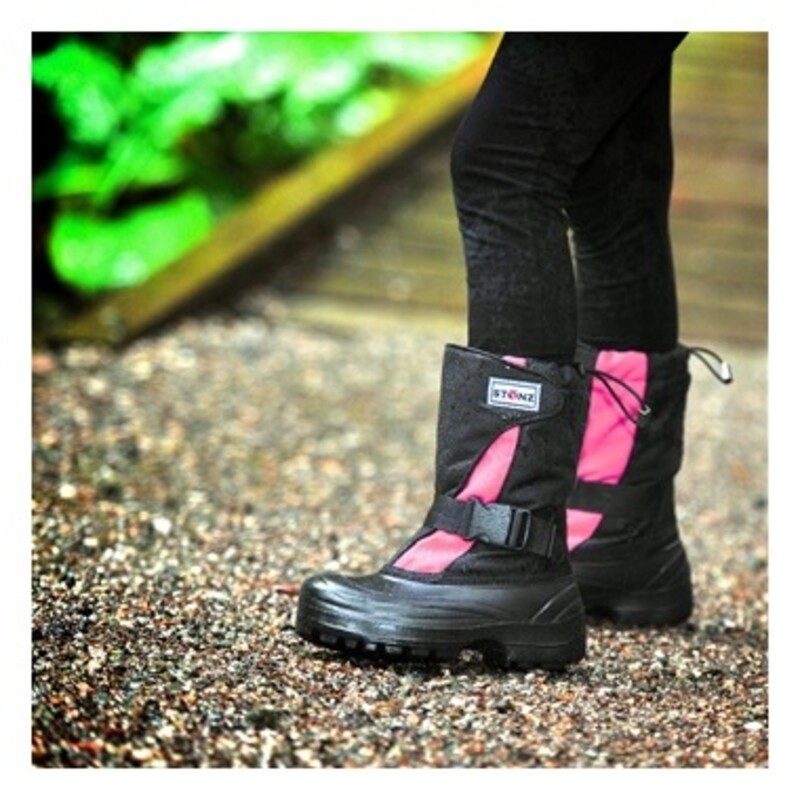 Stonz Trek Winter Boot, Pink, Size: Size 4<br />
NEW!<br />
Made with care in Canada<br />
For temperatures that reach -50ºC<br />
Trek - One of the lightest snow boots on the market.<br />
Skid-resistant and non-slip sole.