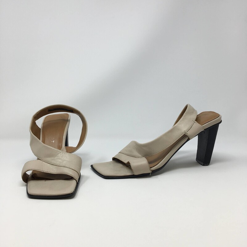 105-298 Nine West, White, Size: 6.5<br />
white/tan block heels with thick straps n/a  okay condition