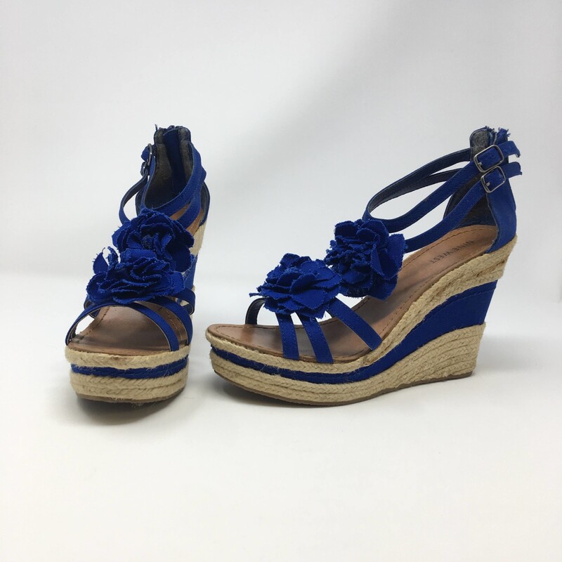 120-061 Nine West, Blue, Size: 7<br />
wedge heels w/ blue flowers x