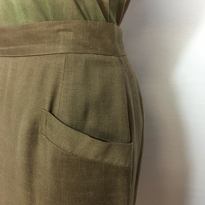 110-167 Michelle Stuart, Brown, Size: 10 brown below the knee skirt w/ front pockets 100% Viscose  good