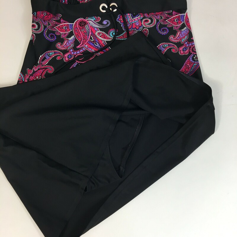 111-028 St. Johns Bay Size: 8 skirt bottom in black, made in Indonesia, paired with Beach Native 36D/ DD maroon and pink paisley on black tankini top, full underwire padded bra size 36D/ DD,  racerback adjustable straps.82%  nylon 18% spandex. Hand wash cold, no bleach, line dry.  Made in China
11.55 oz