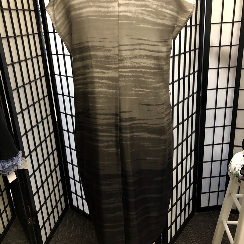 MAX MARA 100% Silk Shift  Styled Dress - Size 42 - Made in Italy.  This is knee length, had short sleeves, and is an exquisite print coloring of graduated greys.  It is fully lined and can belted if you wish for you will find delicate belt loops on each side of dress.  Approximate measurements = bust = 38\", wsaist = 38\", length = 40\". hips = 41\".  This is designed to be one of a slim fit.  Materials = 100% silk and lining is a combination of 15% silk, 80% acetate and 5% poly.  This has a tie neck with a concealed side zipper.  Truly lovely and so easy to wear and simply accessorize. Pictured with a lovely pair of heels is more than enough as well.  Elegant..Condition is very very good! No visible signs of wear.