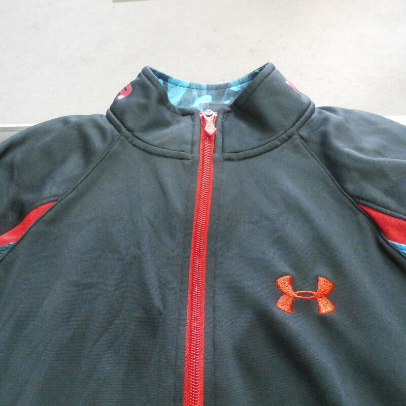 Under Armour NFL Combine Men's Mock Neck Jacket Small Black Geometric #23929
Rating: (see below) 2 - Great Condition
Team: n/a
Player: n/a
Brand: Under Armour
Size: Men's - Small(Measured: Across chest 19\", length 28\")
Measured: Armpit to armpit; shoulder to hem
Color: Black
Style: Mock Neck Jacket; Embroidered logo; Loose Fit; NFL Combine
Material: Polyester
Condition: 2 - Great Condition; wrinkled; material looks and feels great; Clean and crisp; well taken care of; few light snags; normal signs of use; no stains rips or holes
Item #: 23929
Shipping: FREE