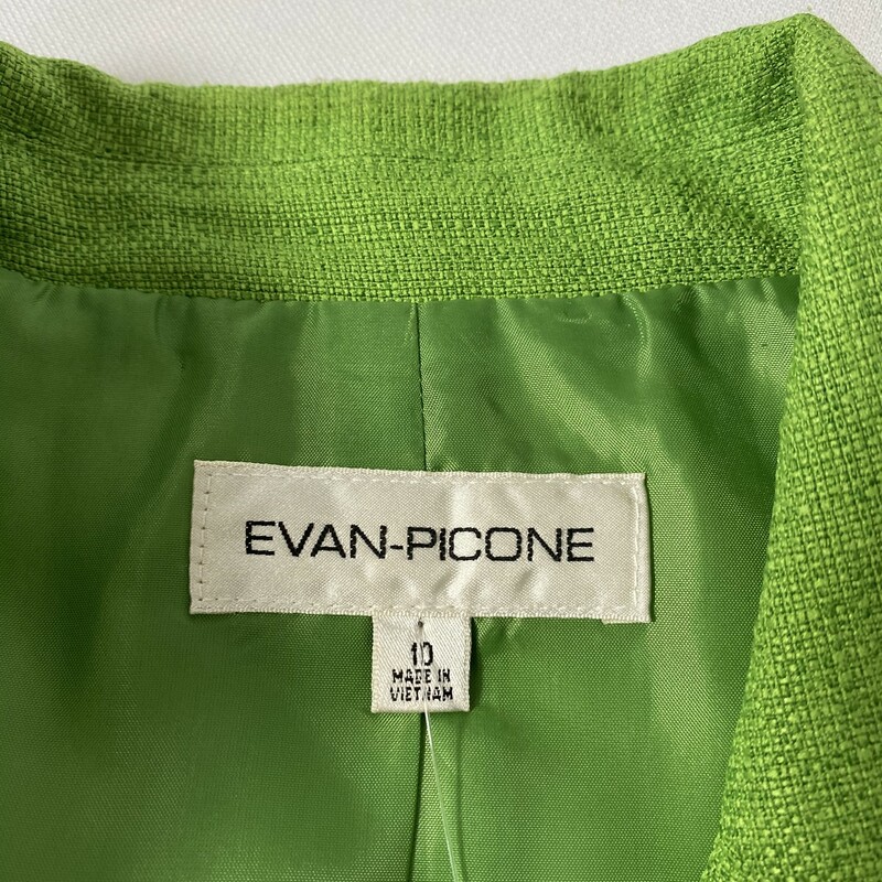 120-481 Evan-picone, Green, Size: 10
bright green blazer with black buttons 100% polyester  good