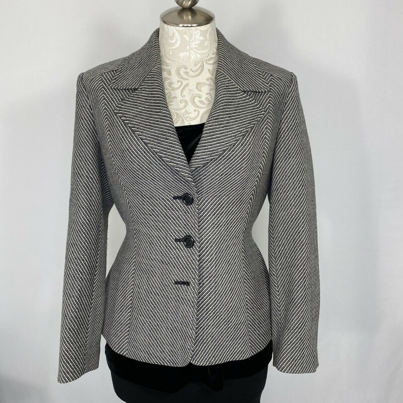 120-480 Talbots, Black An, Size: 12<br />
black and white striped blazer with ties around the waist 100% wool  good