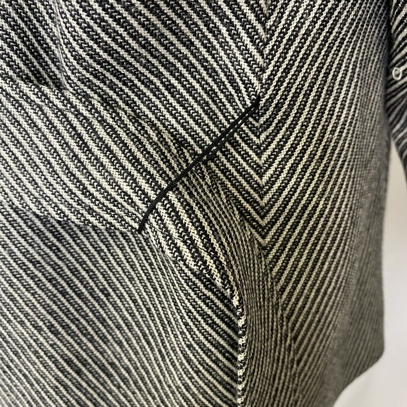 120-480 Talbots, Black An, Size: 12
black and white striped blazer with ties around the waist 100% wool  good