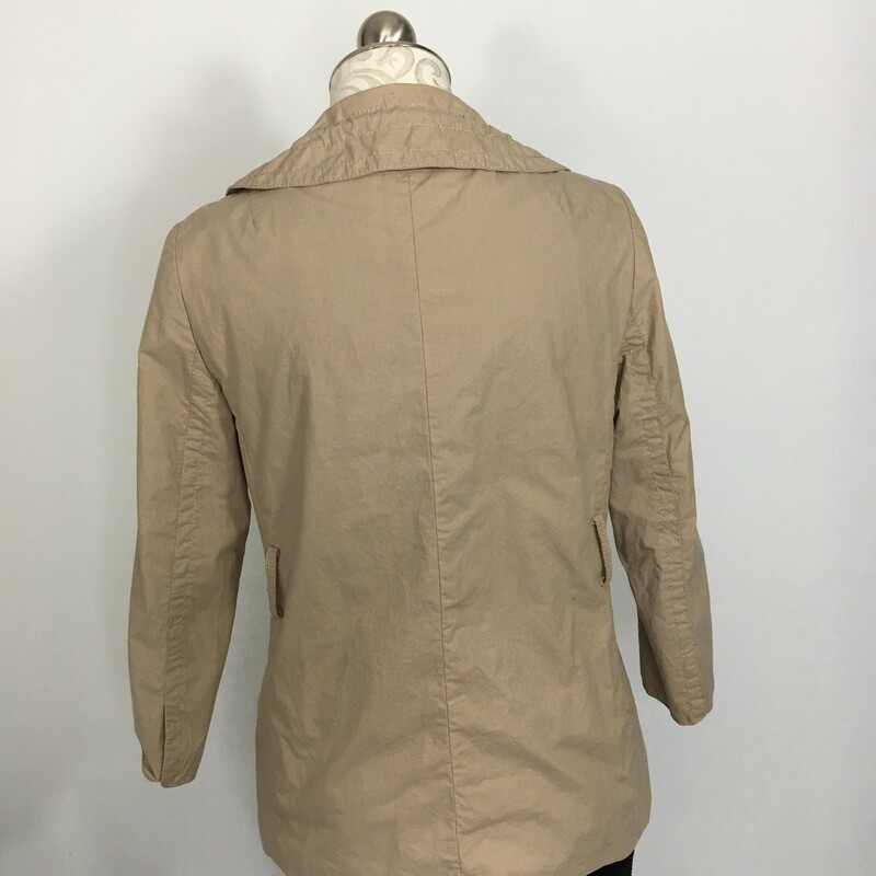 100-793 J.crew, Tan, Size: 6<br />
beige button up light coat 100% cotton  good