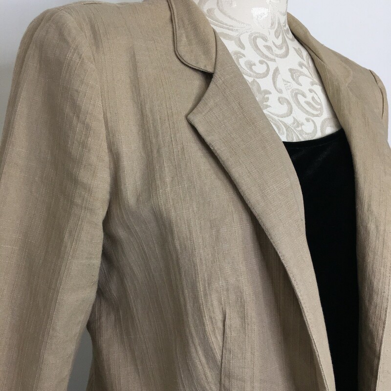 120-485 Roz&ali, Tan, Size: Medium beige linen id length sleeve blazer with no buttons 63% cotton 35% polyester 2% spandesx  good