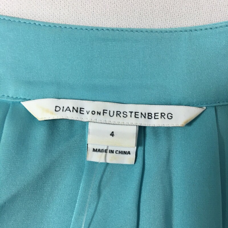 100-987 Diane Von Fursten, Blue, Size: 4 blue v neck mid sleeve blouse 95% silk 5% spandex  good