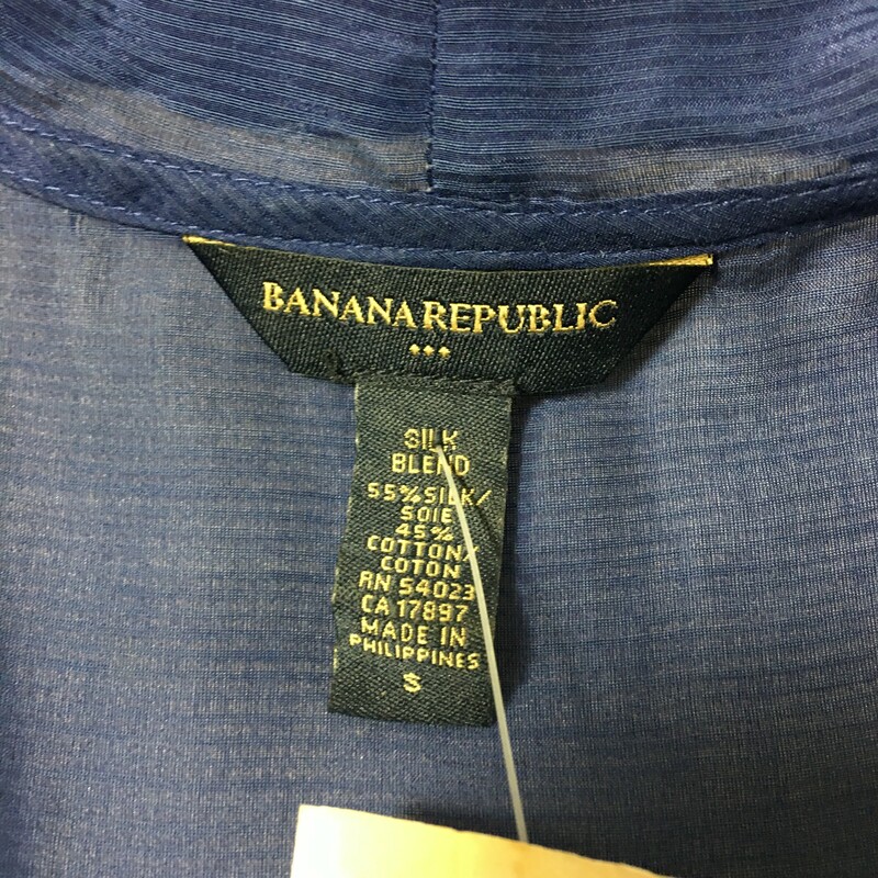 100-068 Bananna Republic, Blue, Size: Small Sheer sleeveless blue button-down