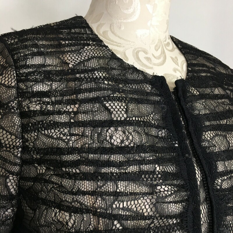 109-004 Js Collections, Black An, Size: 10
Black lace jacket -
